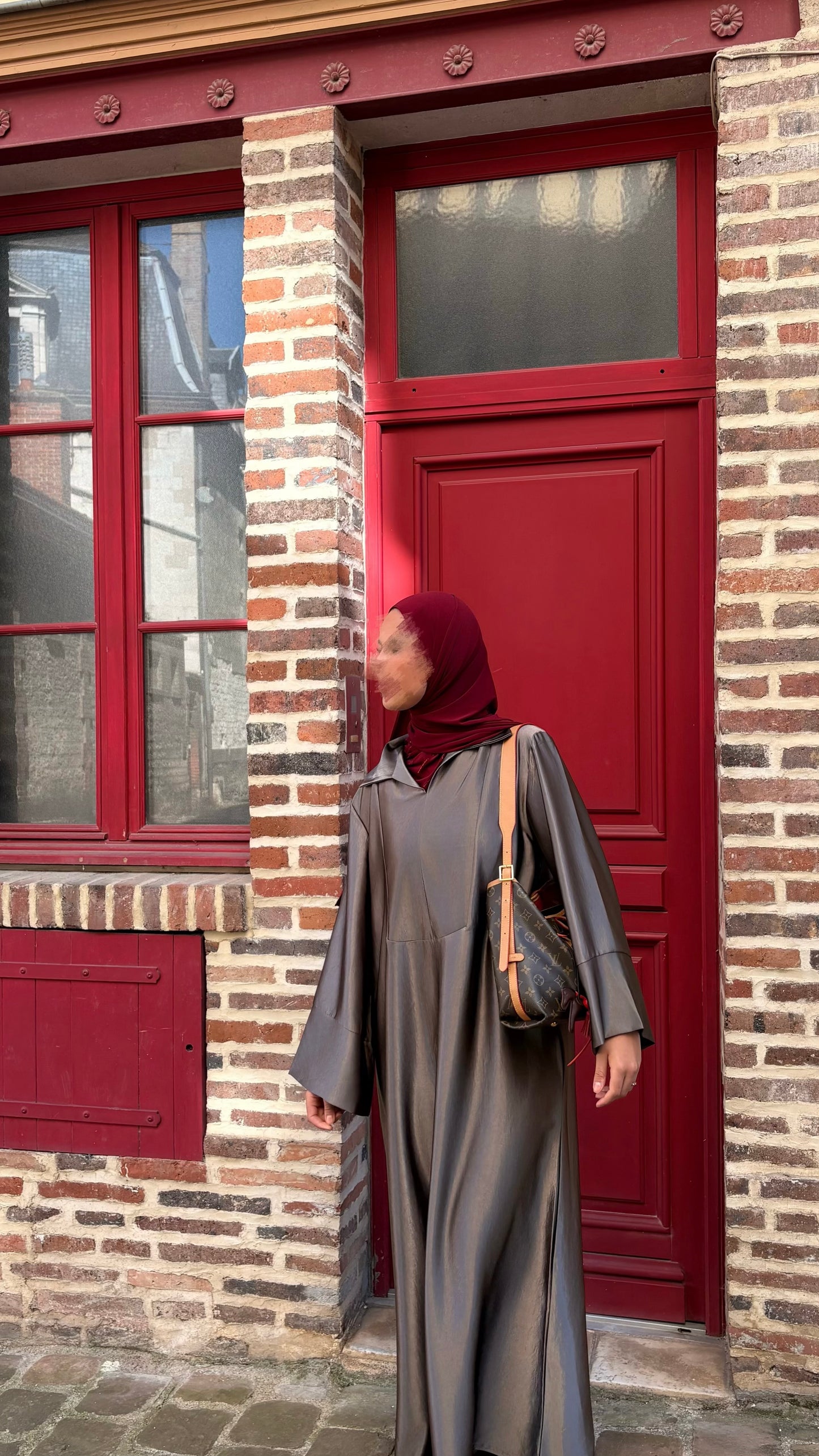 Robe satinée marron